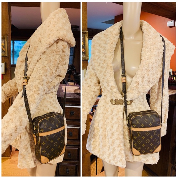 -❌SOLD LV DANUBE ☦️BODY SUPER TRENDY FAB EUC… - Picture 3 of 15
